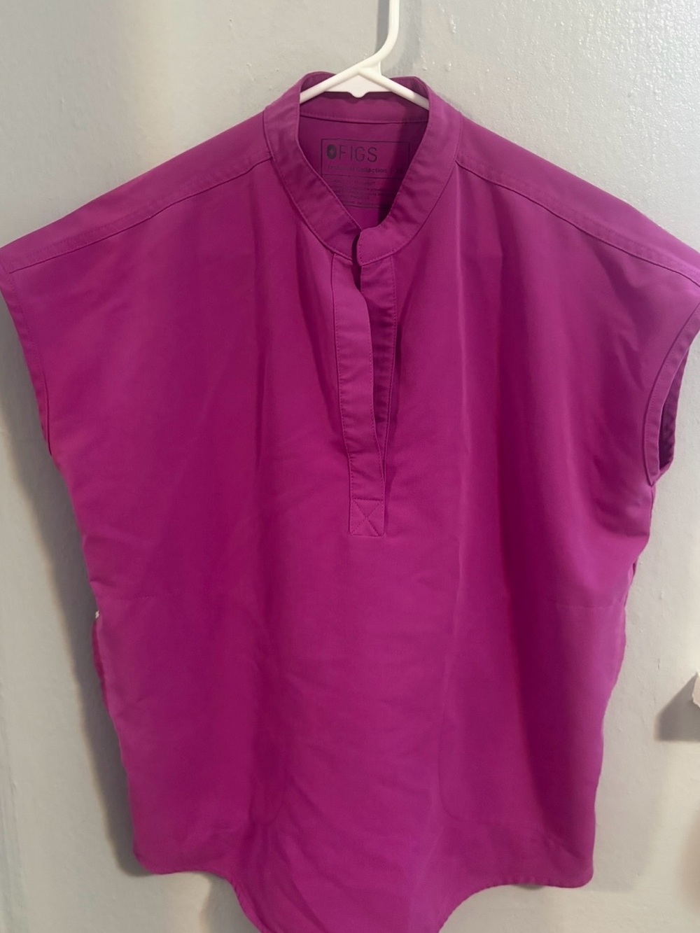 FIGS Women's Magenta Scrub Set